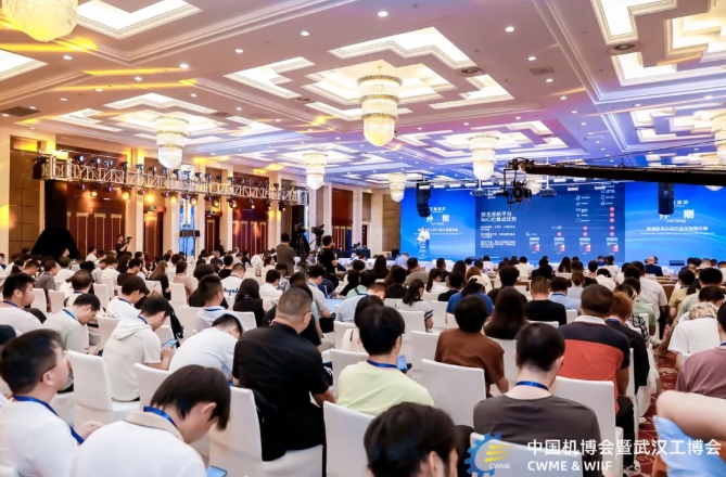 人形机器人与轮式机器人：未来科技发展中的两种独特力量